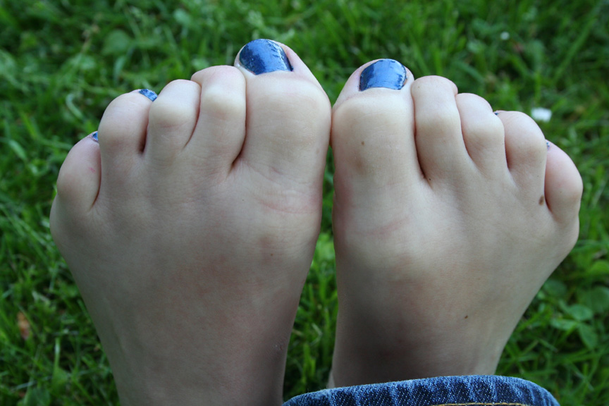 Ashley's Perfectly Scrunched Toes - Repost from /r/BeautifulAndBarefoot